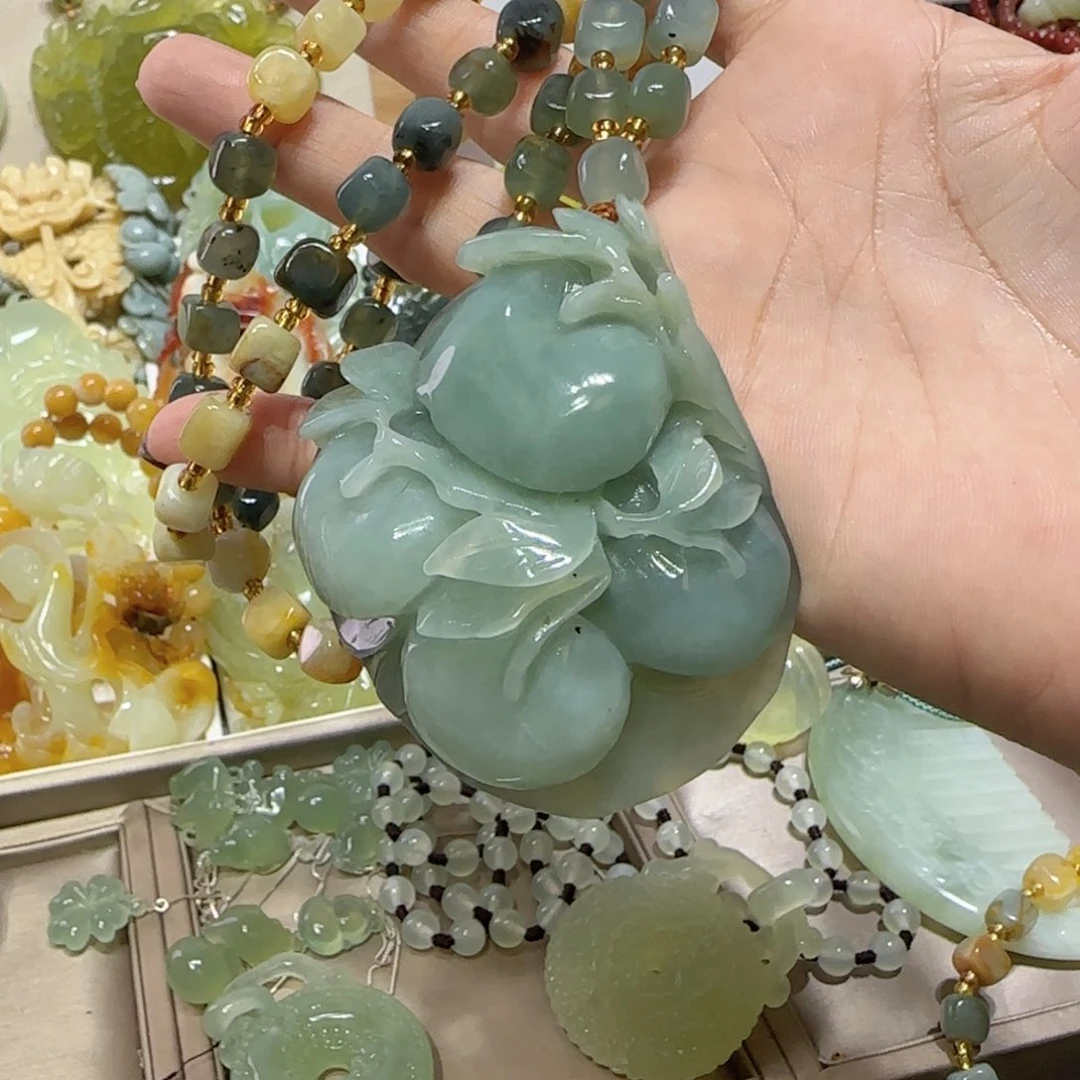 未镶嵌蛇纹石玉吊坠