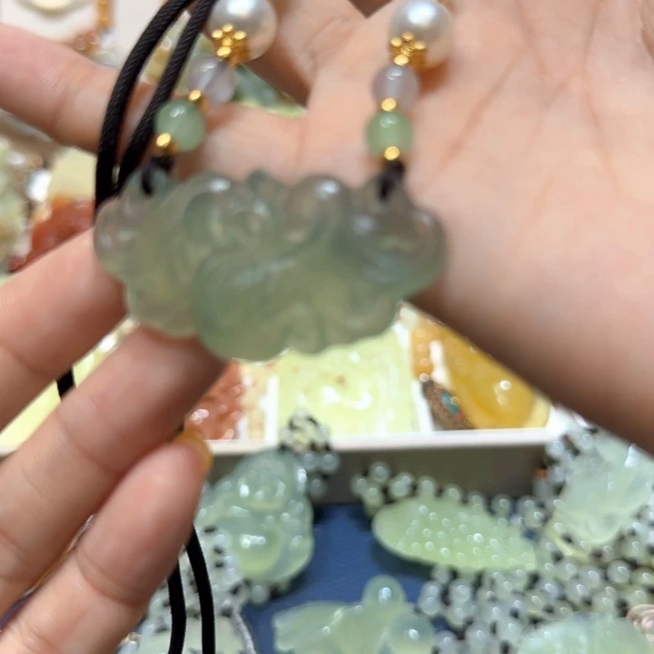 蛇纹石玉未镶嵌吊坠