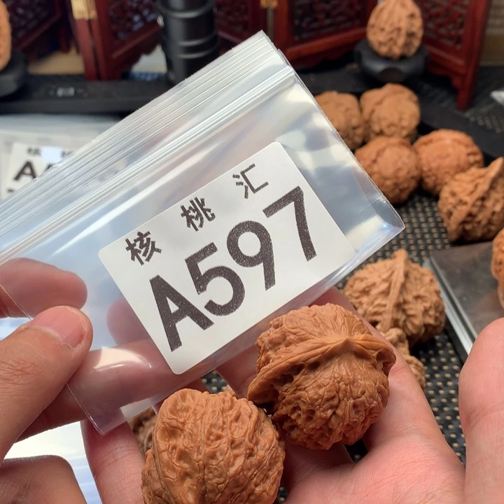 吊坠文玩核桃血麒麟