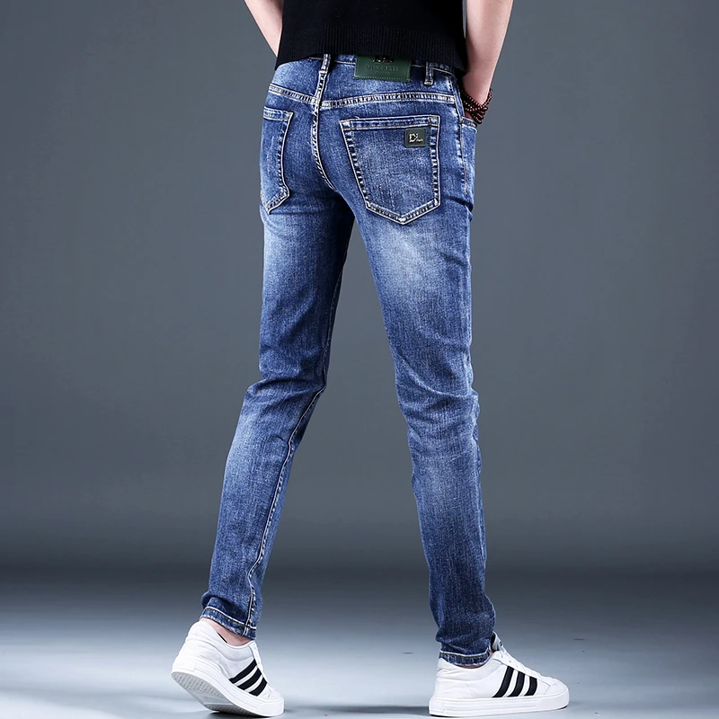韩俊尼2025爆款男士潮流蓝色显瘦牛仔裤男装免烫修身小脚百搭防风