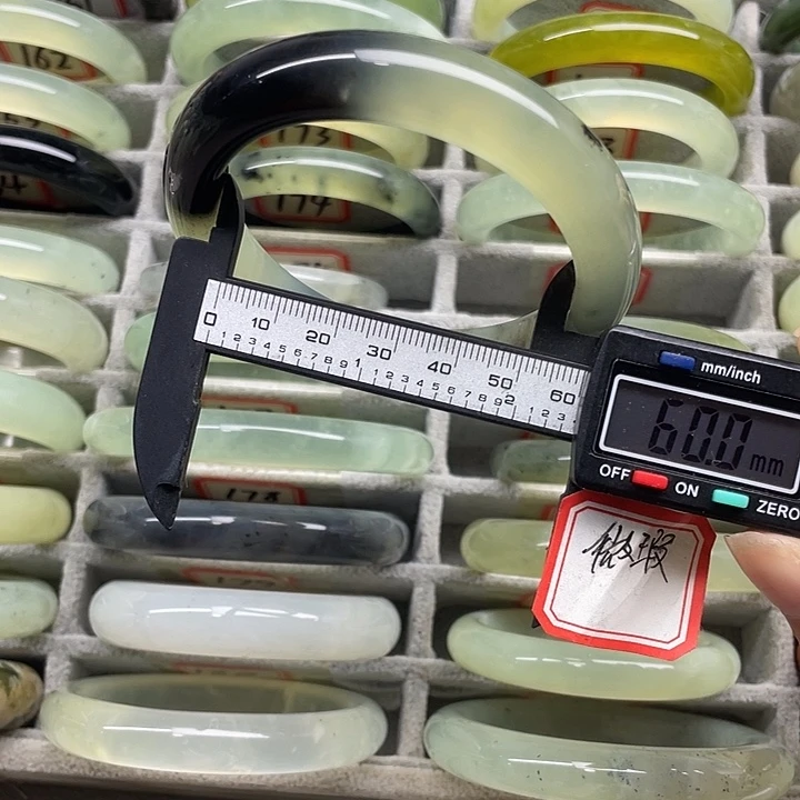 未镶嵌蛇纹石玉手镯185