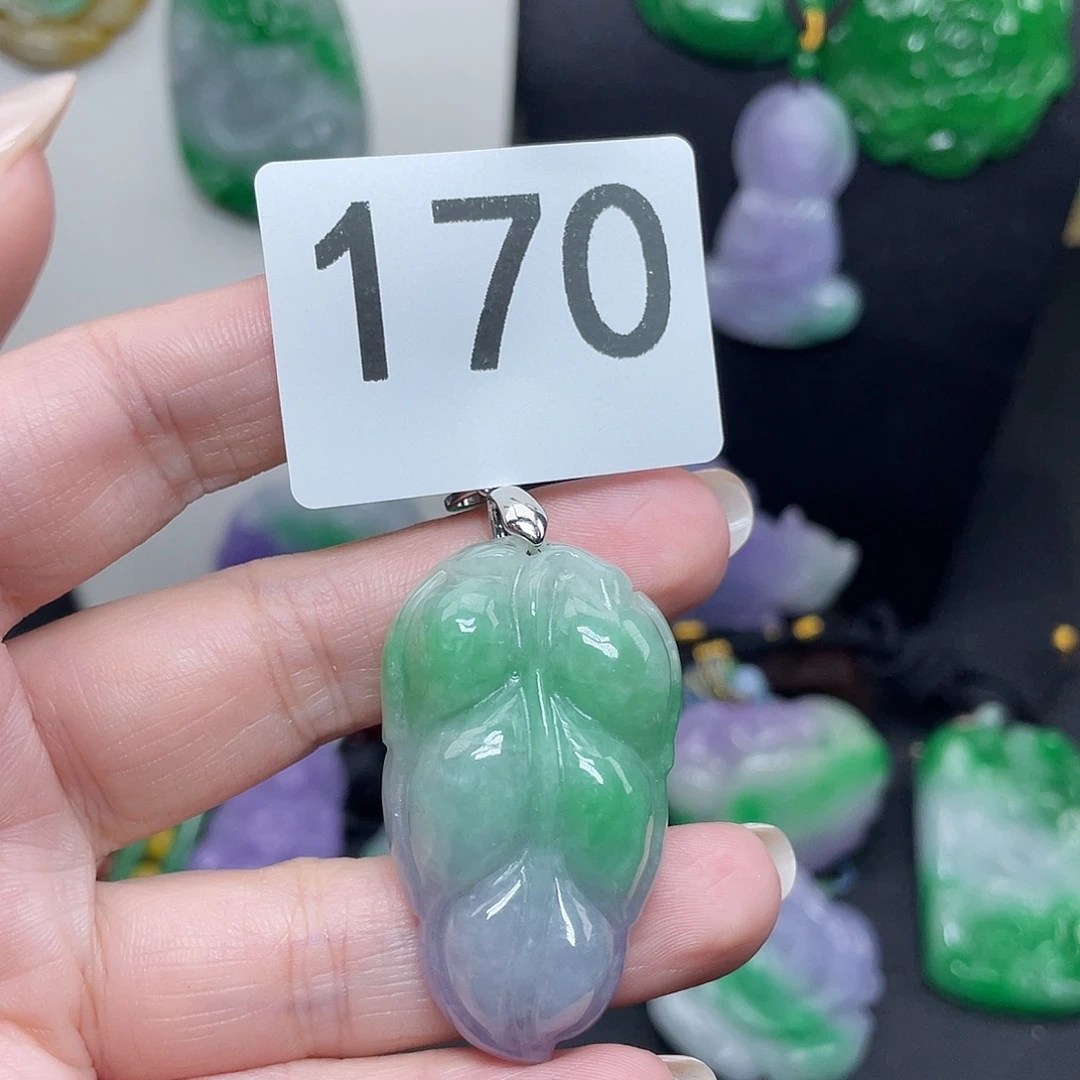 翡翠未镶嵌吊坠(赠链)