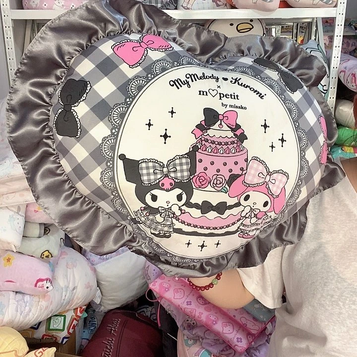 库洛米花边联名抱枕一个