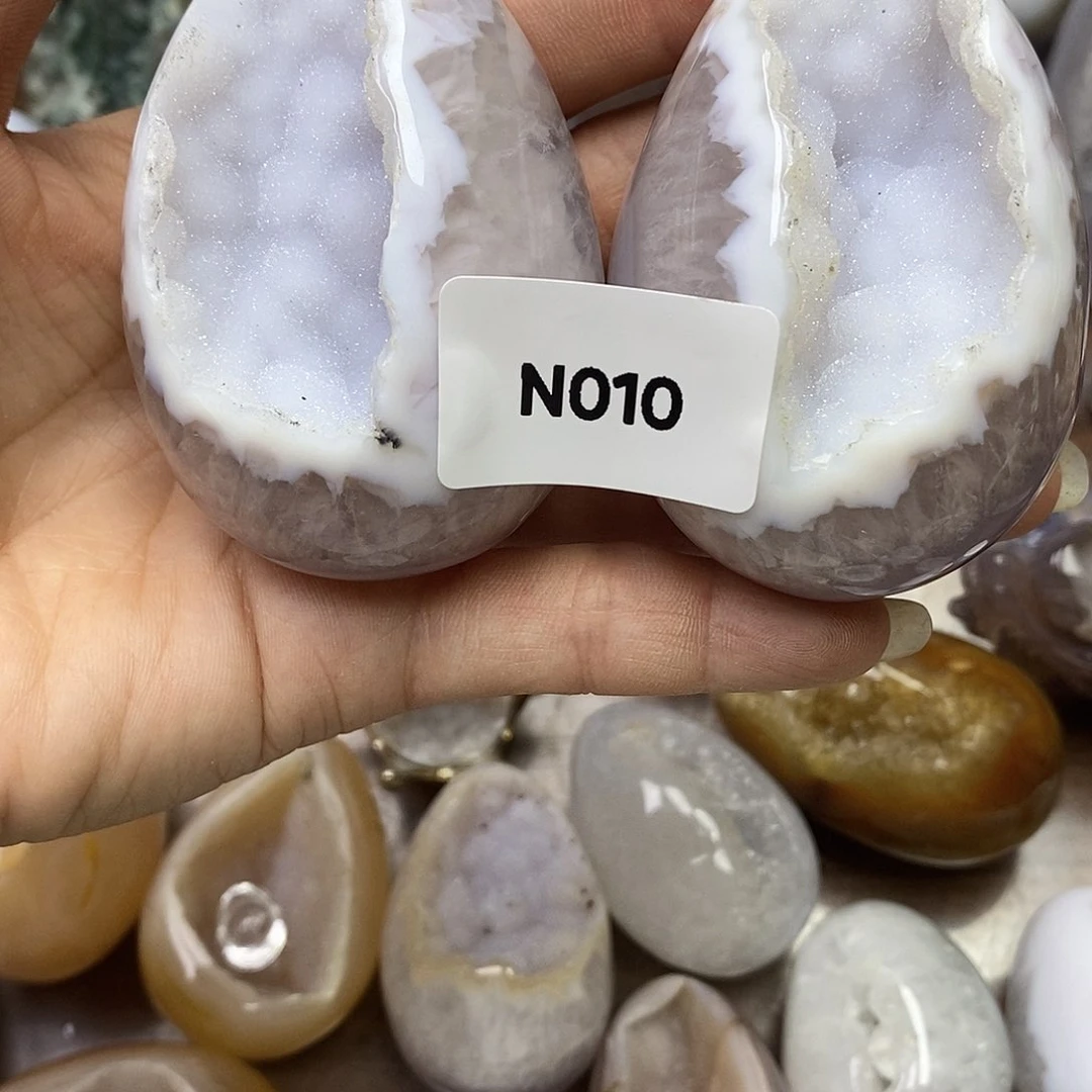 愚***丽未镶嵌玛瑙/玉髓珠宝奇石