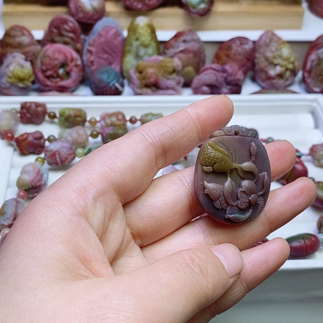 玛瑙/玉髓盐源玛瑙吊坠未镶嵌