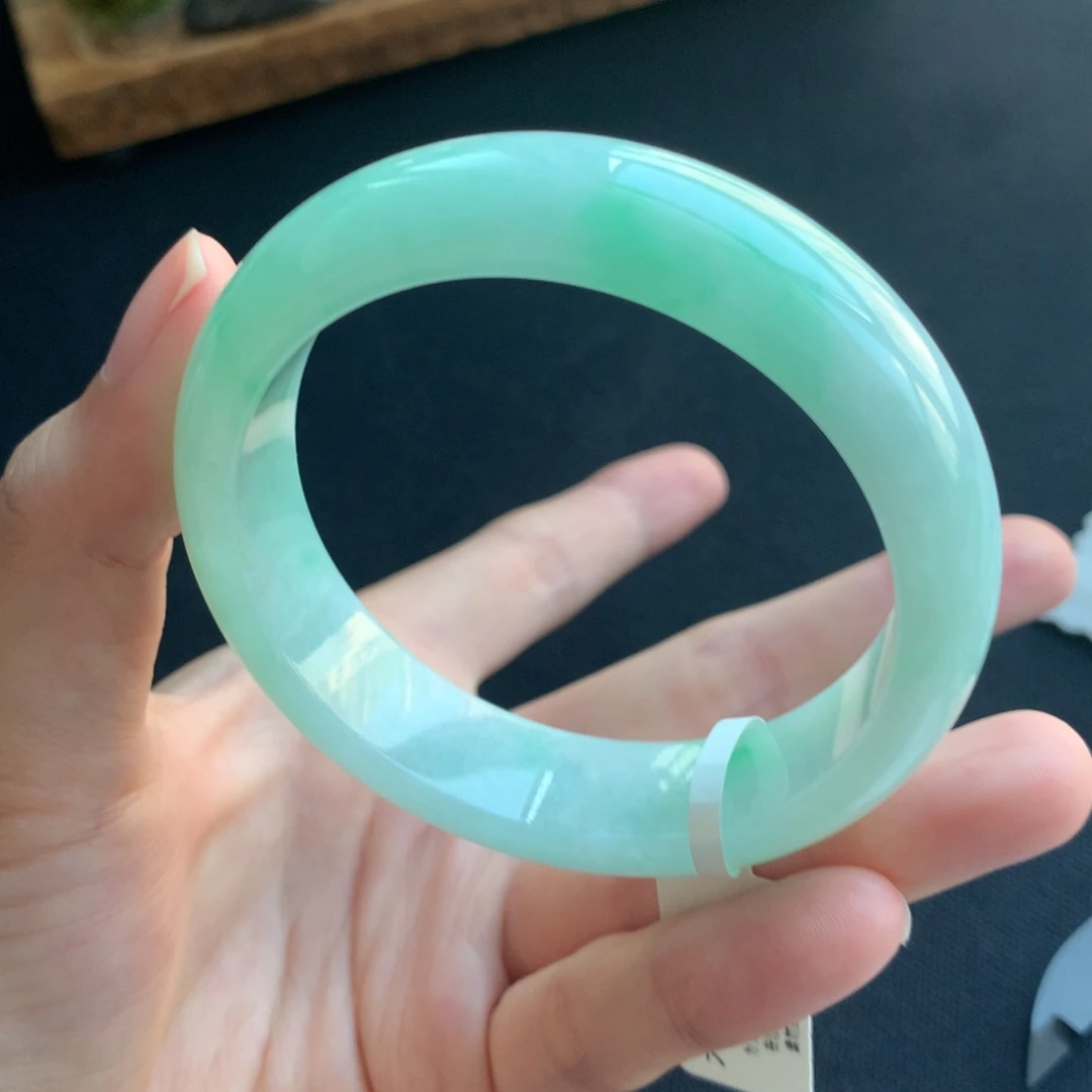 翡翠未镶嵌手镯轮胎满绿