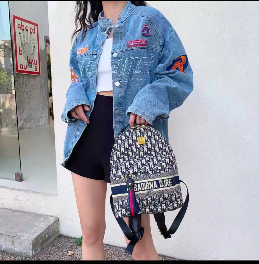 2025春夏新款多格层时尚刺绣高级双肩背包30x12x35