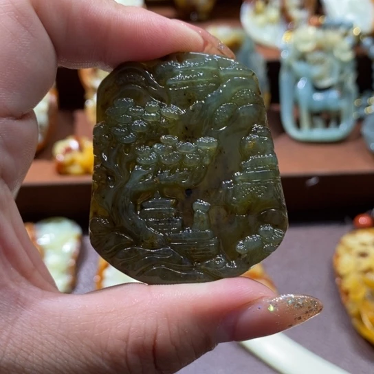 蛇纹石玉未镶嵌颈饰