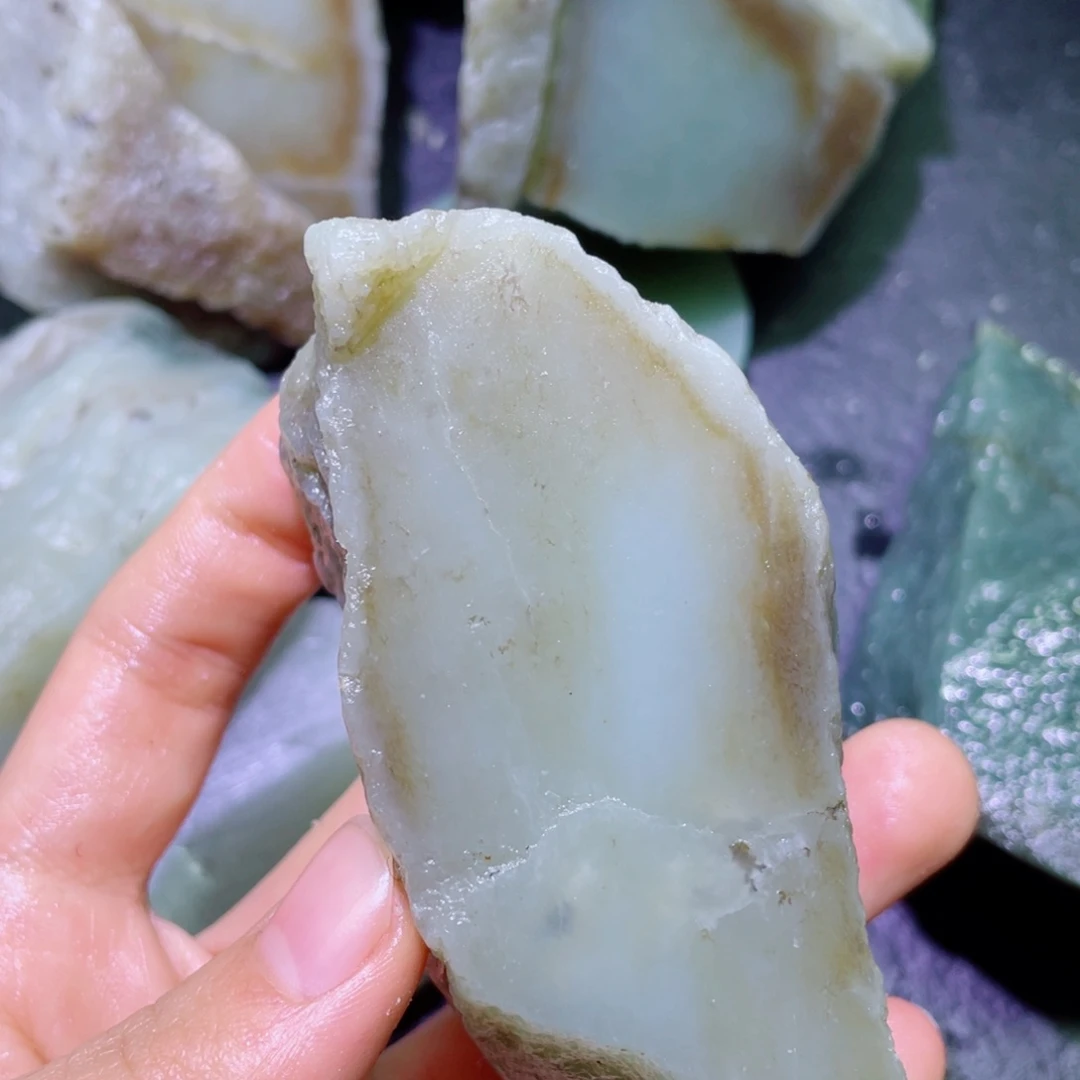 和田玉未镶嵌珠宝半成品