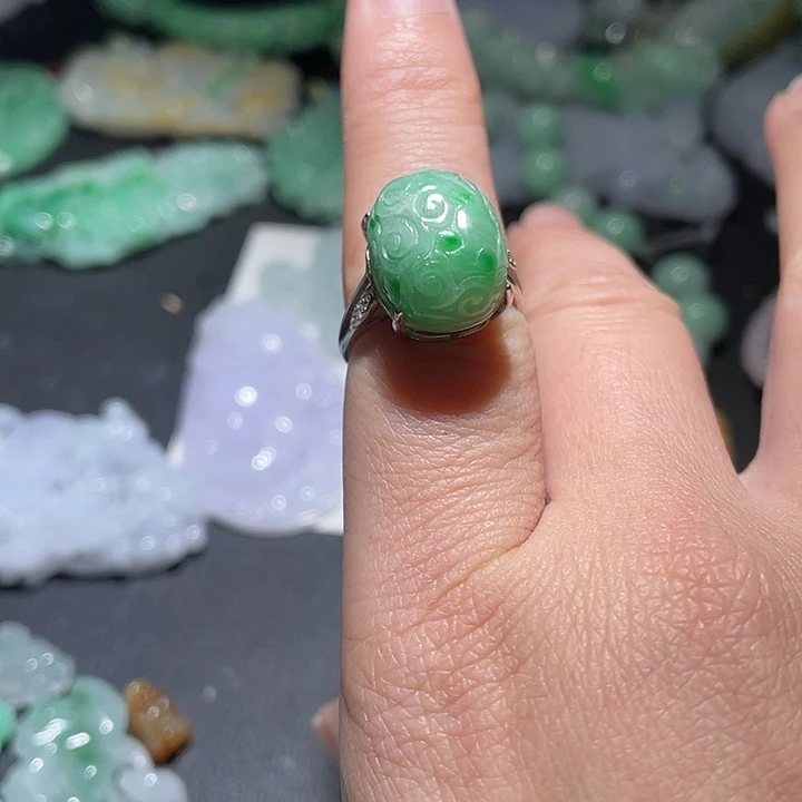 颈饰未镶嵌翡翠天