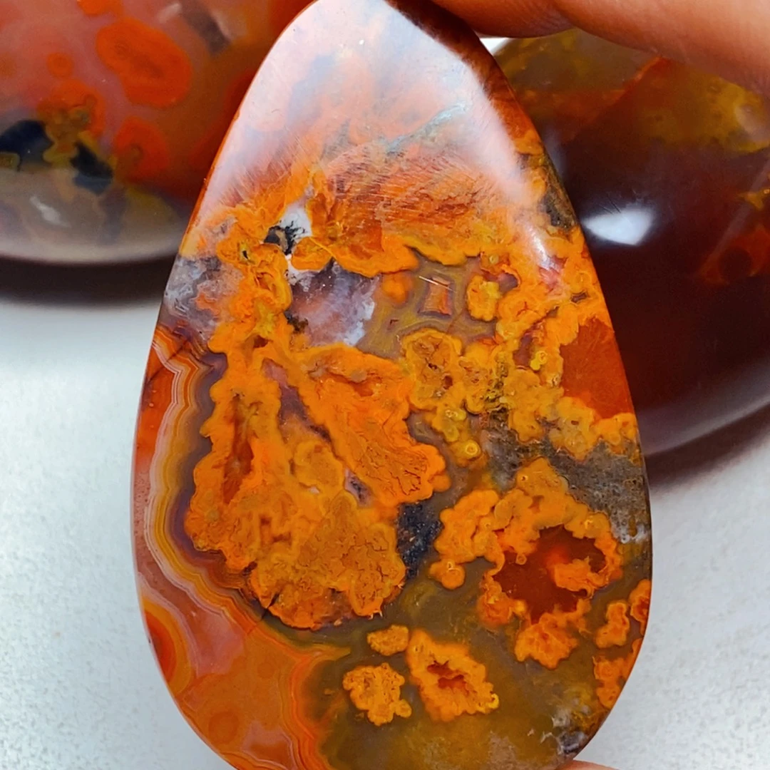 刘***兴玛瑙/玉髓未镶嵌颈饰