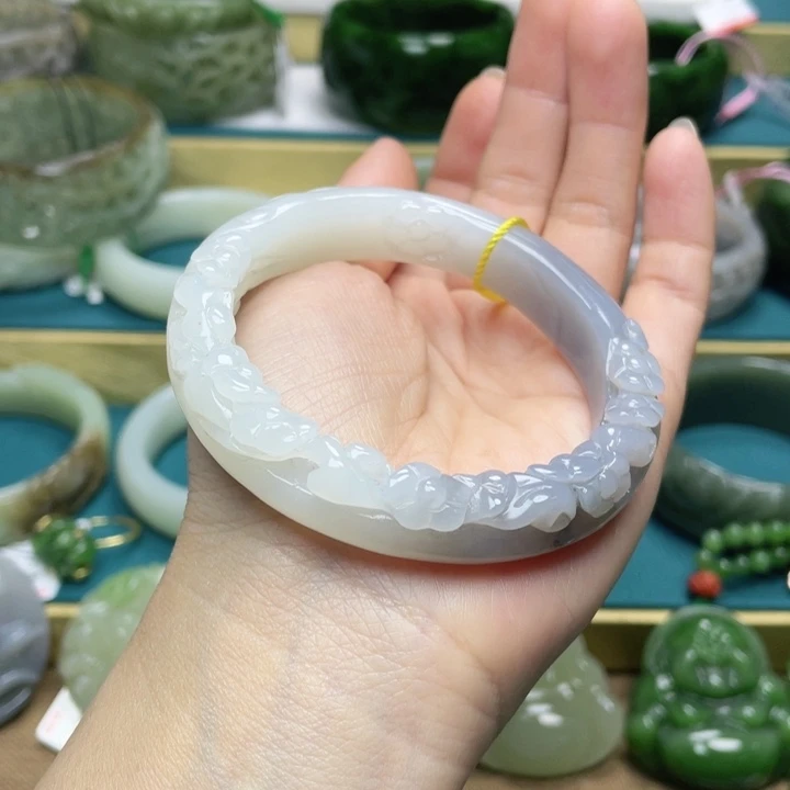 和田玉手镯56+圈口 编号75未镶嵌辉