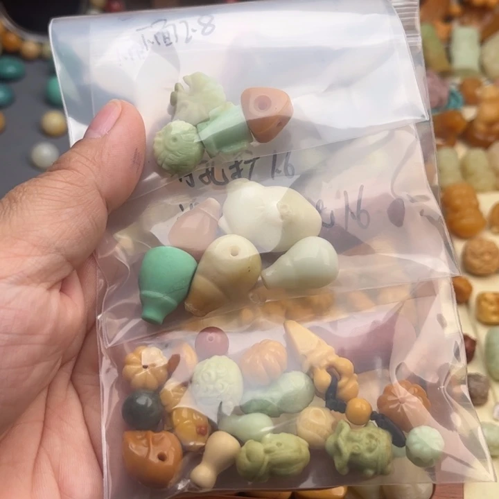 未镶嵌石英质玉（缅黄）珠宝半成品