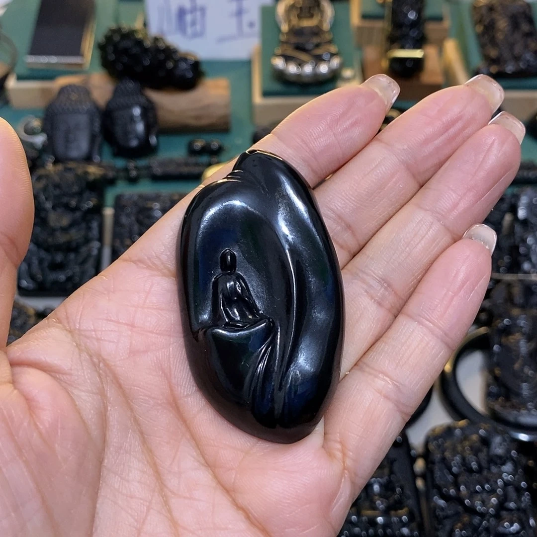 星***蛇纹石玉未镶嵌颈饰