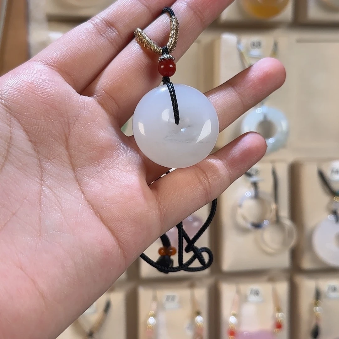 盼***~石英质玉（天山翠）未镶嵌颈饰