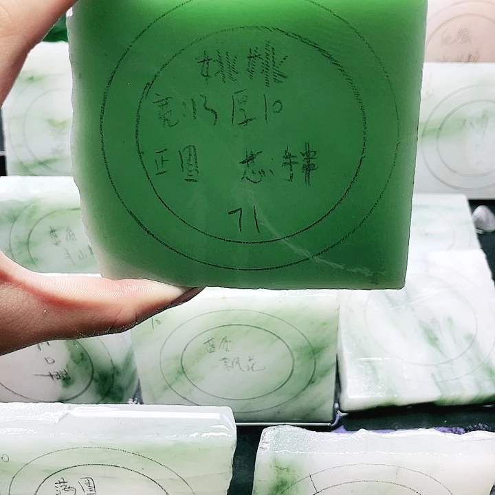 定制石英质玉（天山翠）……….