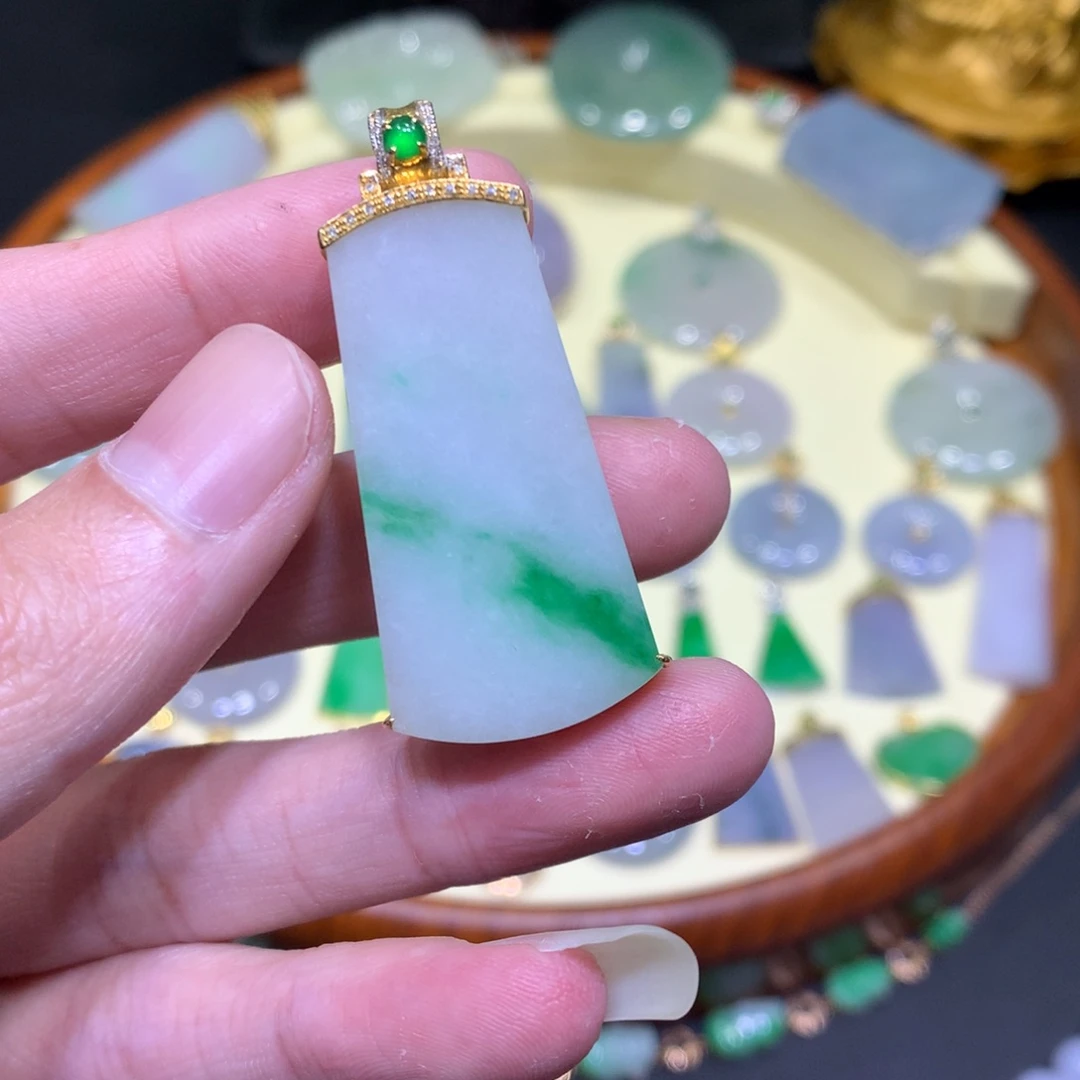 翡翠吊坠(不含链)18K金镶嵌
