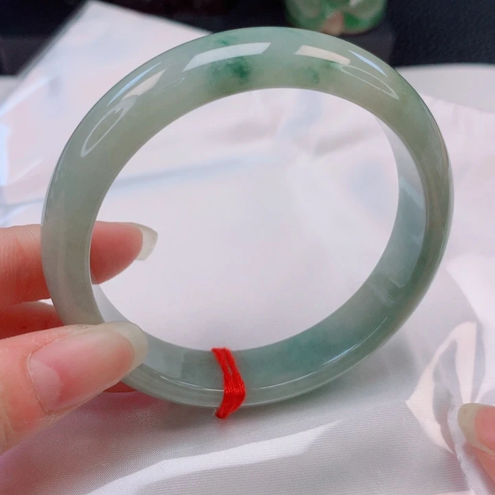 带****翡翠手镯未镶嵌57圈