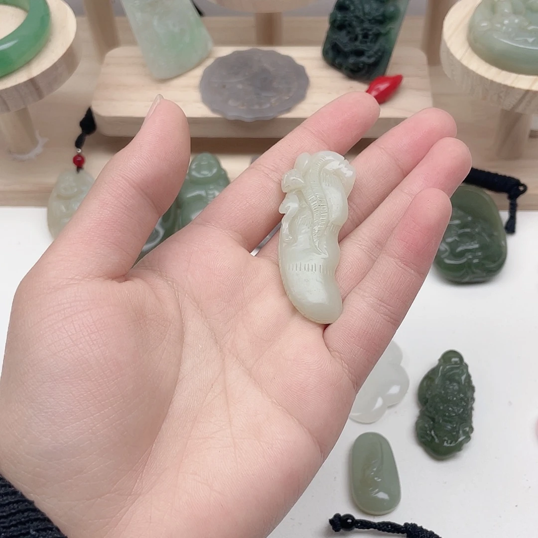 宁***和田玉未镶嵌颈饰