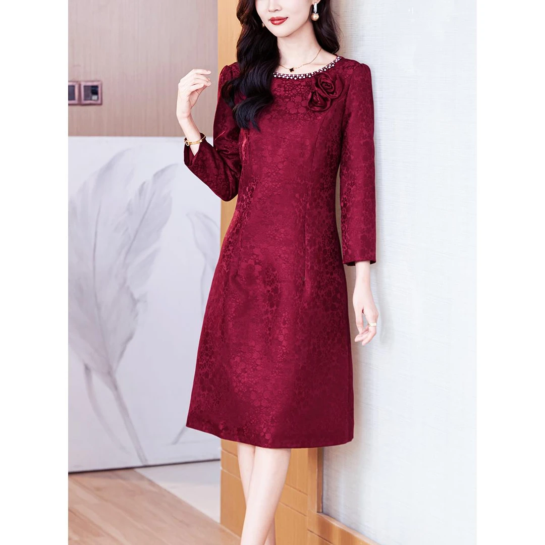 酒红晚礼服连衣裙2025秋季新款年轻妈妈装婚宴喜婆婆装字裙