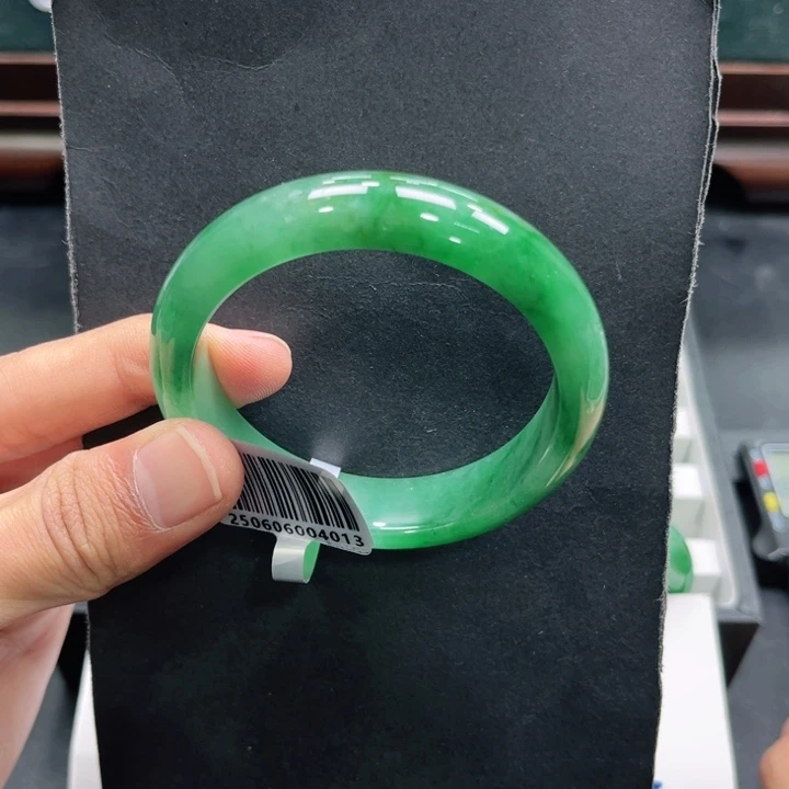 石英质玉（非洲翠）未镶嵌手镯