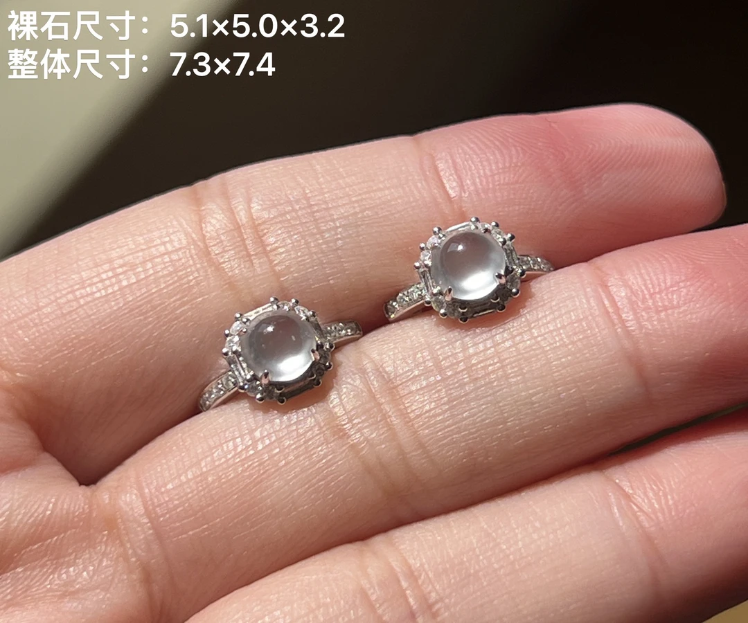 公主方款式18k金伴钻镶嵌翡翠玻璃种冰白蛋耳包正圆饱满