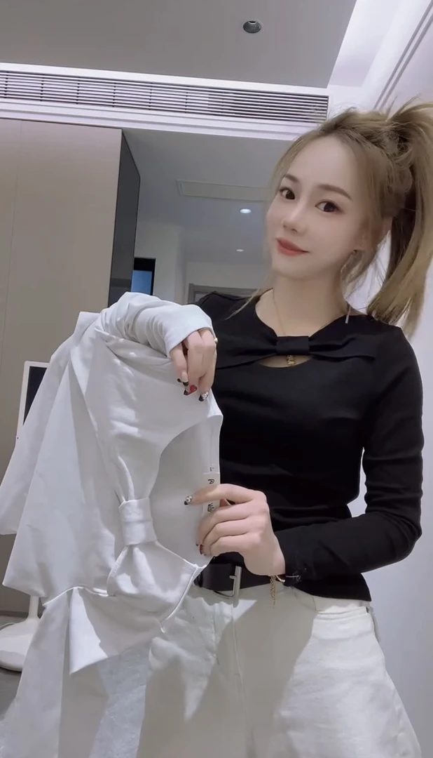 法式扭结镂空锁骨长袖内搭t恤女早春新款大码独特显瘦打底衫上衣