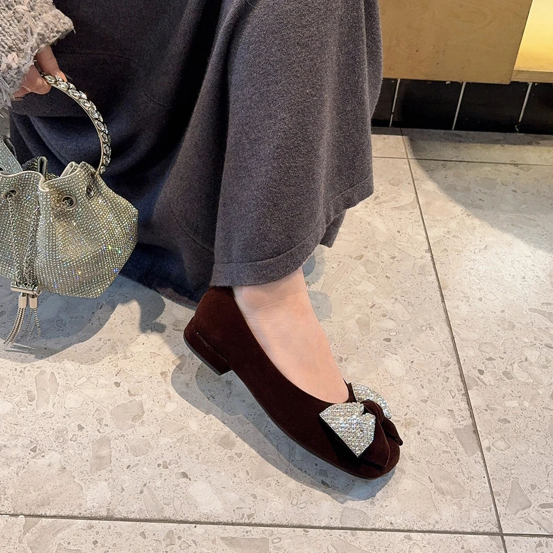 棕色金丝绒方头蝴蝶结低跟单鞋女浅口软皮不累脚2025早秋新款舒适