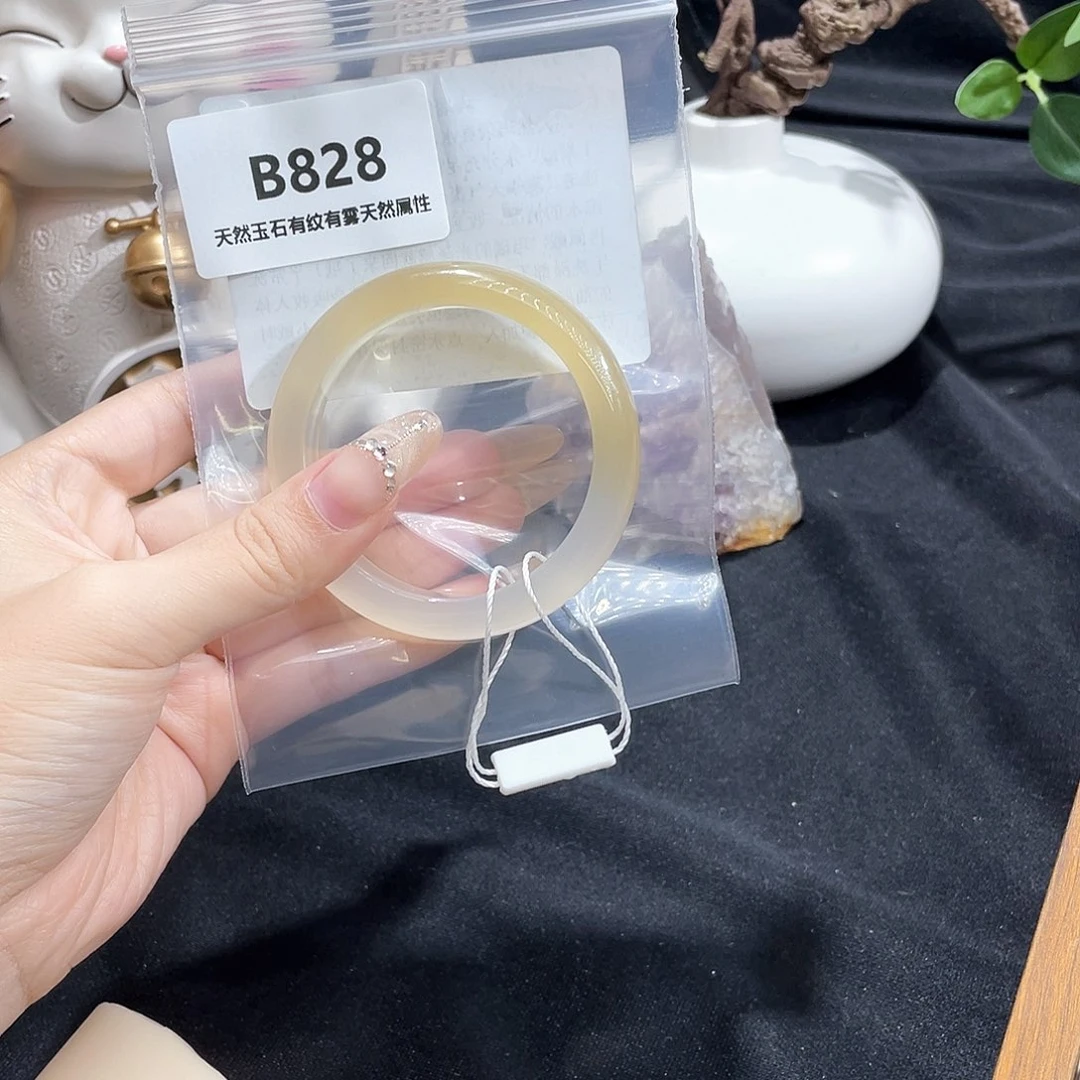 饿****玛瑙/玉髓未镶嵌手镯
