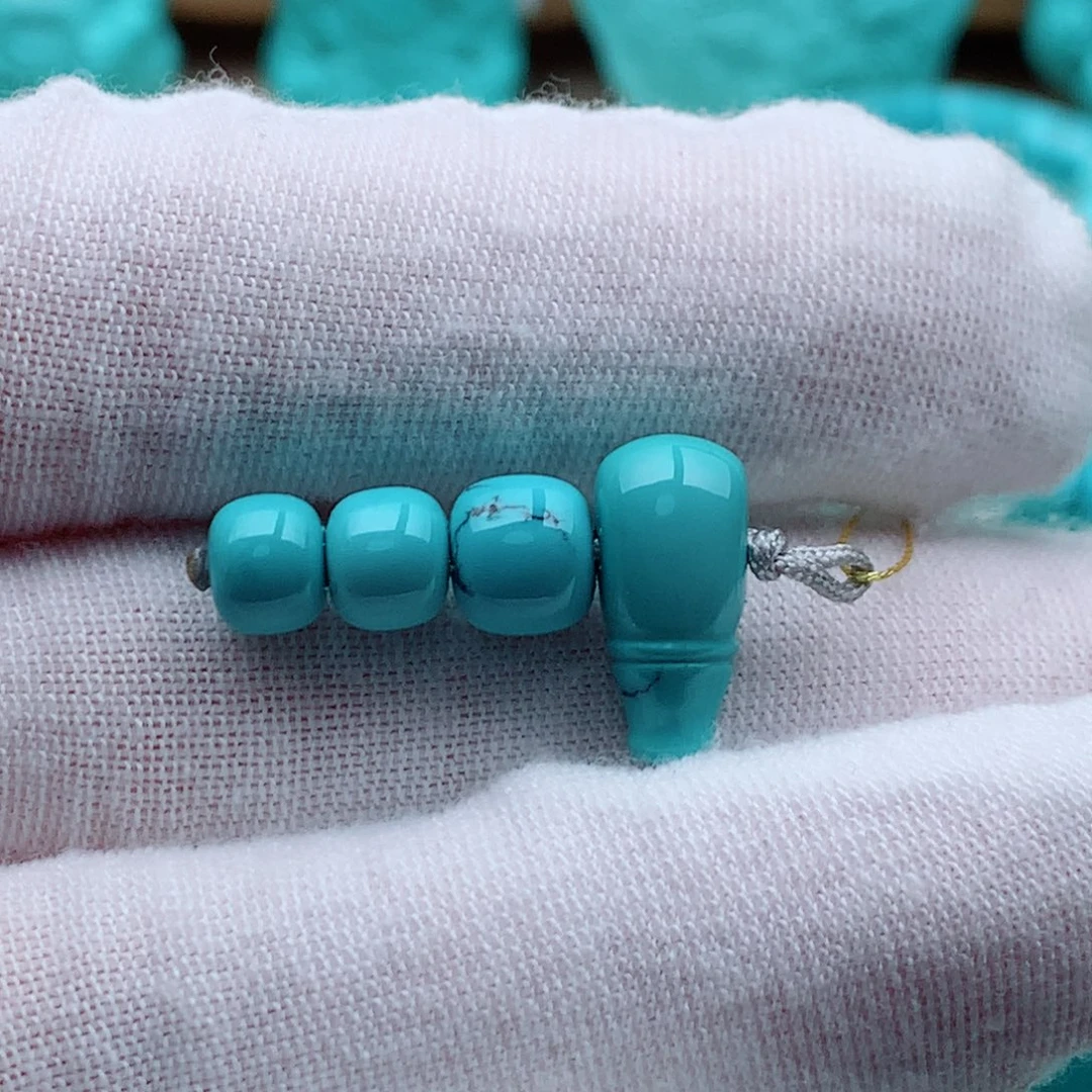 绿松石颈饰未镶嵌