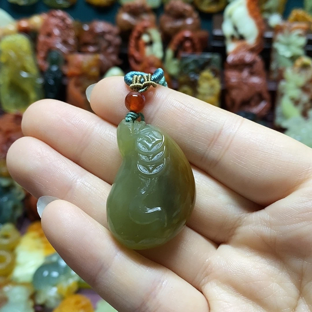 岫玉未镶嵌吊坠(赠链)