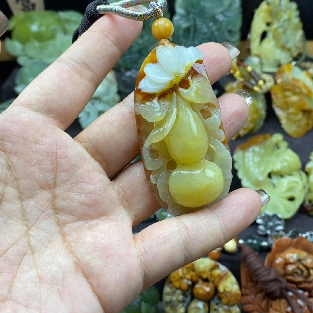 蛇纹石玉未镶嵌颈饰