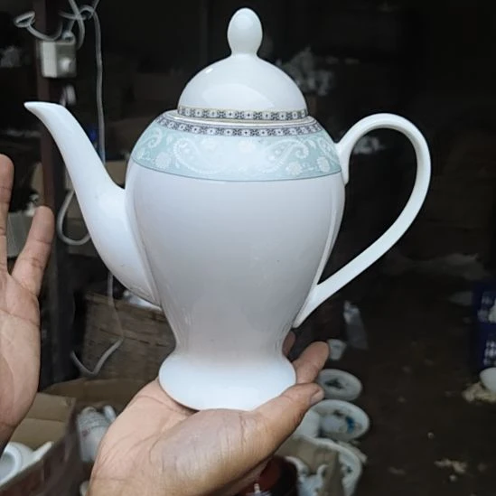库存微瑕多孔茶壶一个