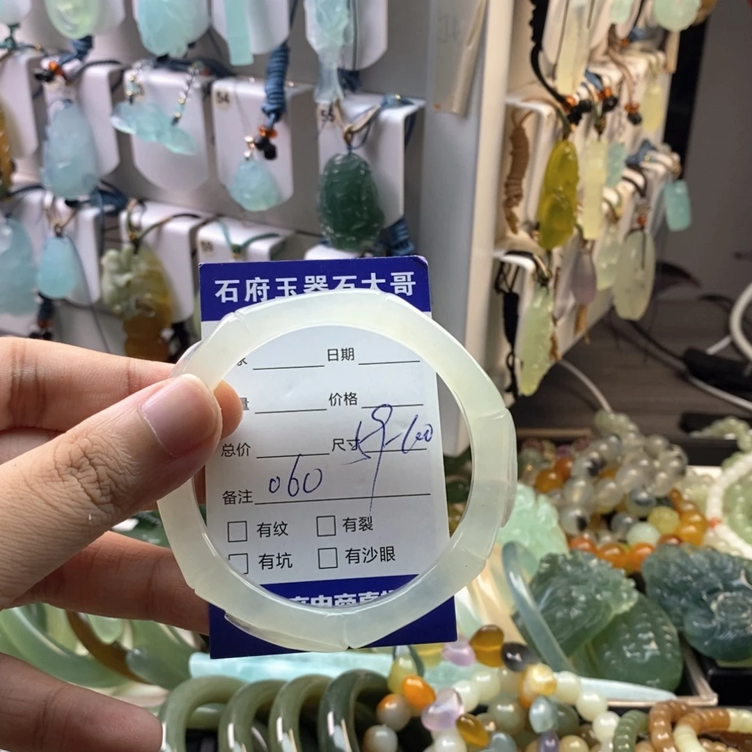未镶嵌蛇纹石玉颈饰