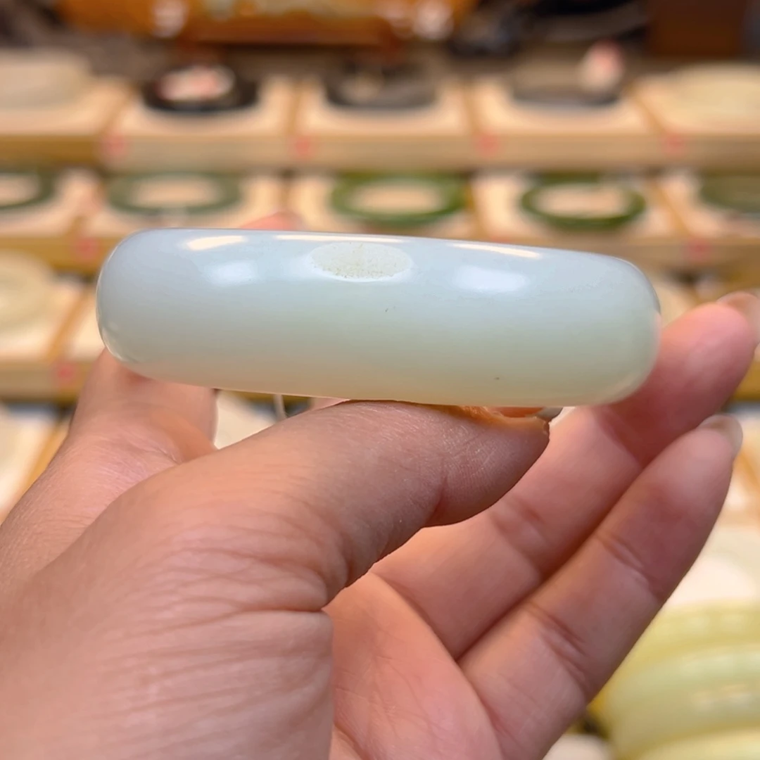 和田玉手镯未镶嵌13