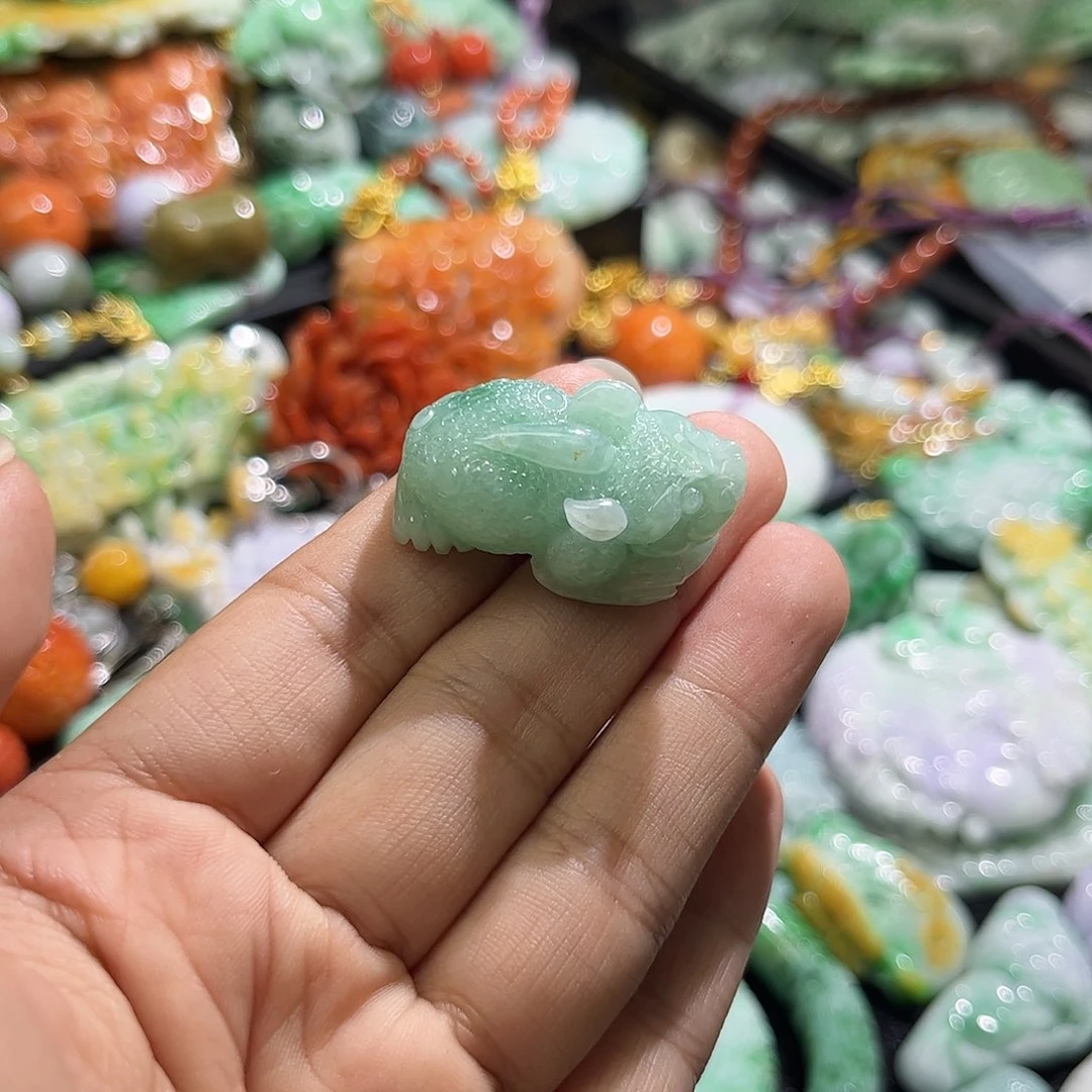 颈饰未镶嵌翡翠待编织