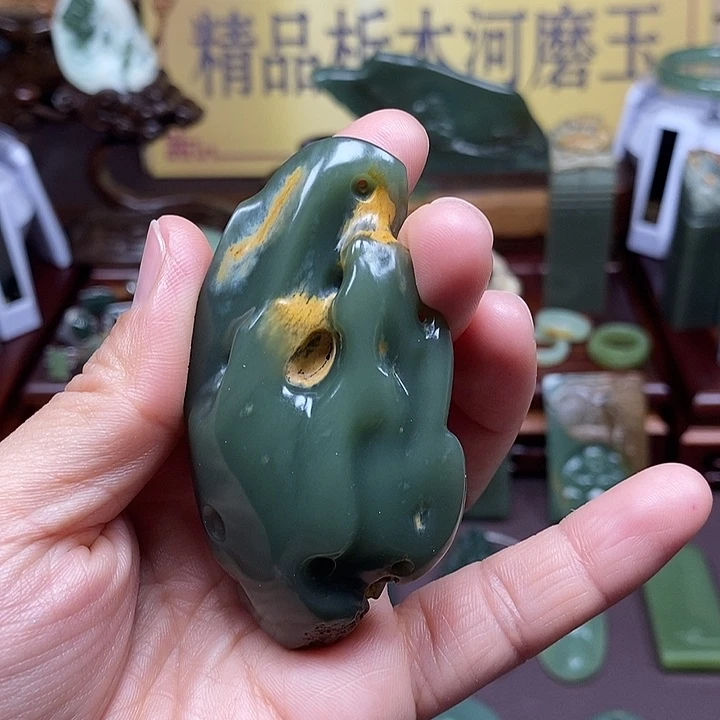 岫岩河磨玉（透闪石质玉）析木未镶嵌‘*