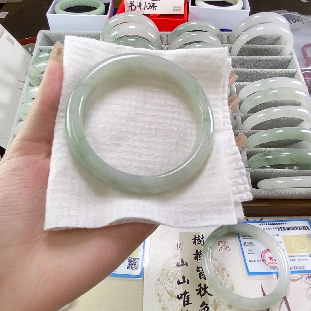 石英质玉手镯未镶嵌?****兔A014