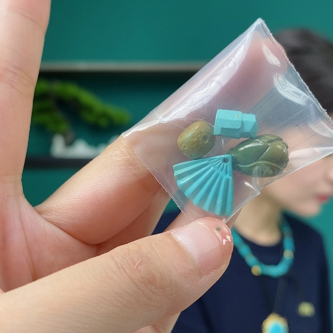 绿松石未镶嵌珠宝奇石