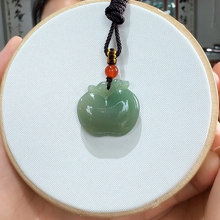 颈饰未镶嵌密玉（石英质玉）