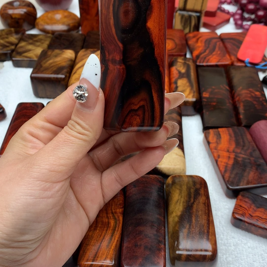 交趾黄檀（大红酸枝）招*蜂