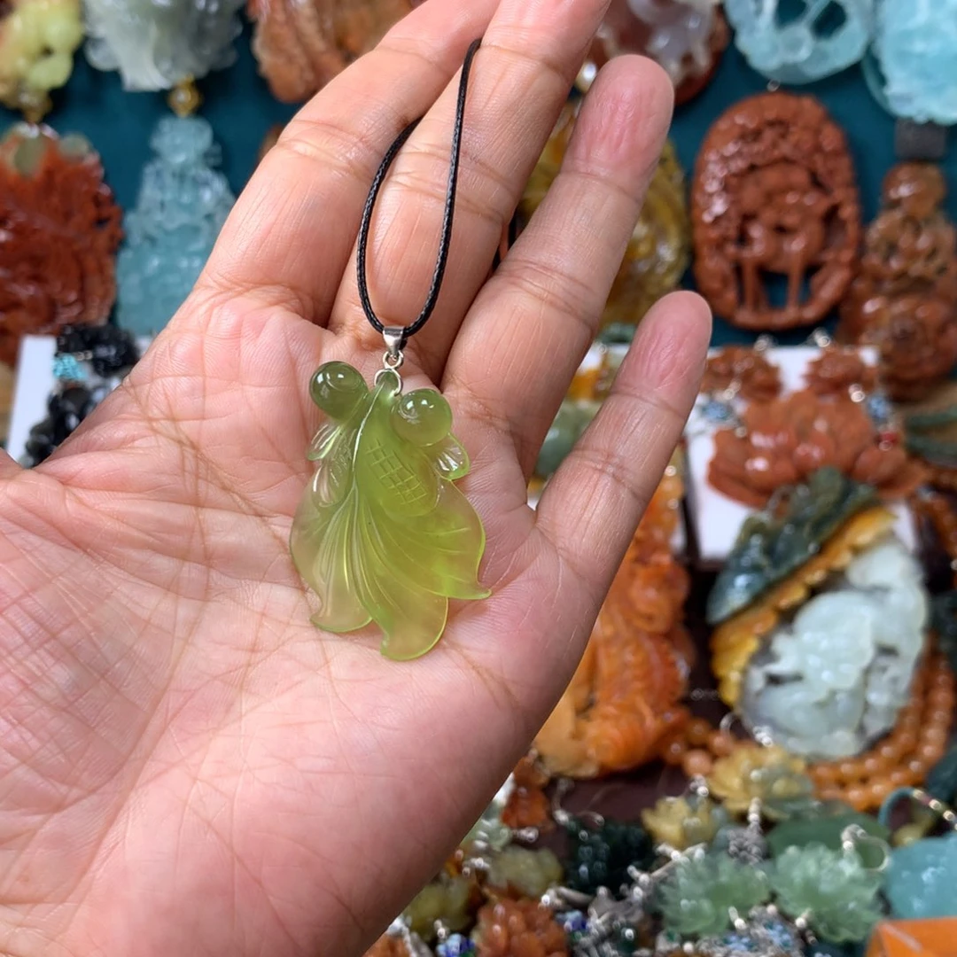 蛇纹石玉未镶嵌挂坠