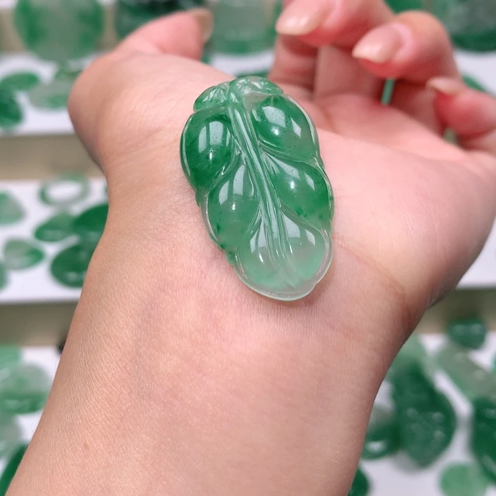 颈饰未镶嵌石英质玉