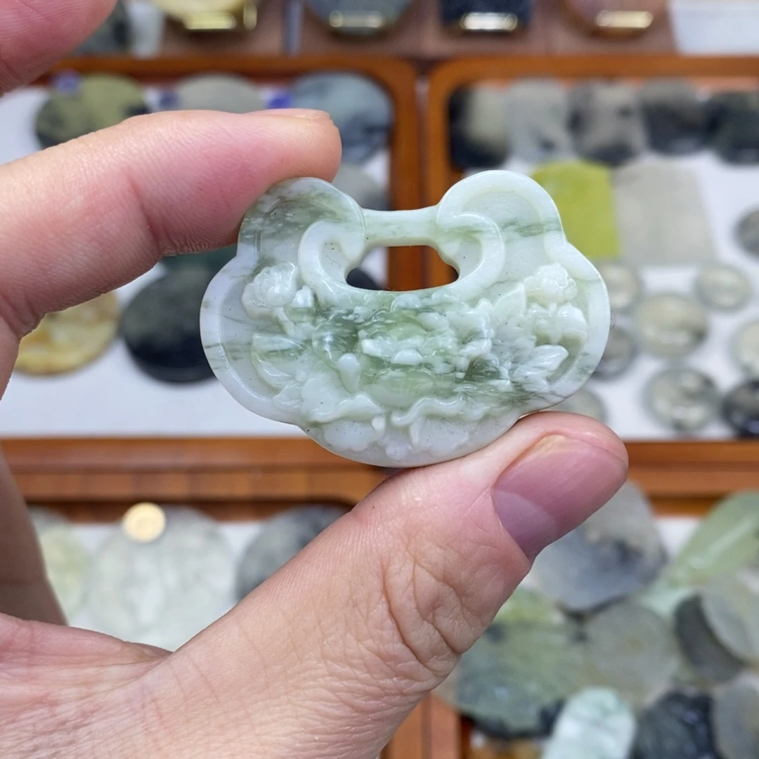 岫玉未镶嵌颈饰岫玉吊坠