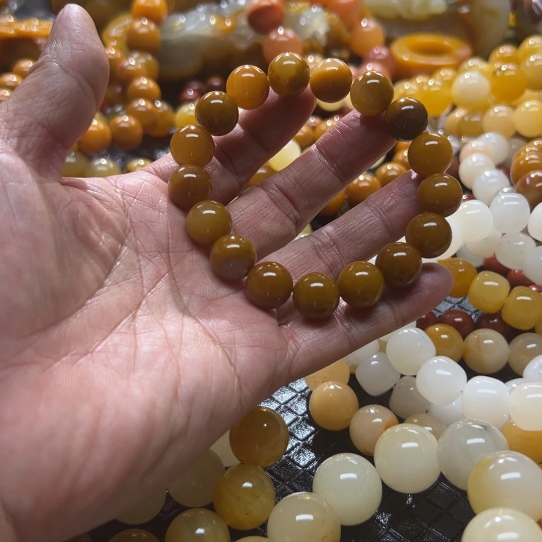 石英质玉未镶嵌颈饰