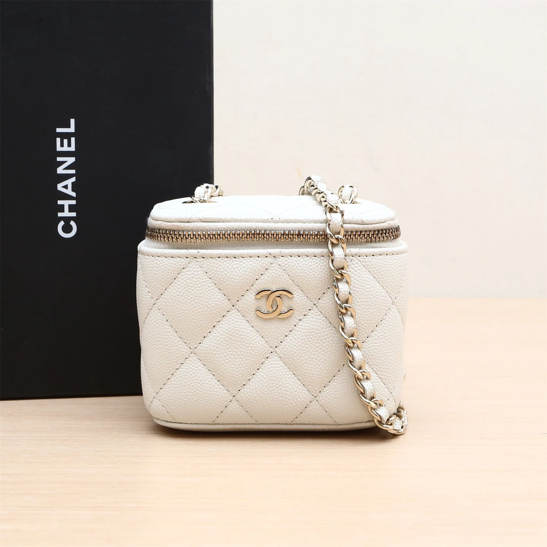 95新 Chanel/香奈儿 小花Jerry活动经典款方盒子化妆包 白色 31开