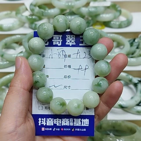 小***雨未镶嵌透闪石-蛇纹石玉手串