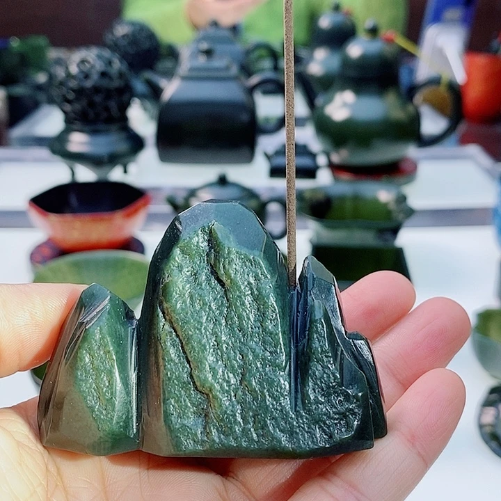 和田玉未镶嵌把件