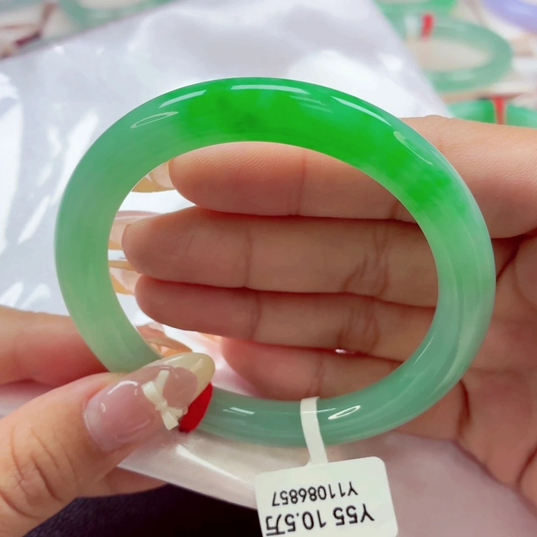 翡翠未镶嵌手镯（圆镯）68青苹果绿飘阳绿55.5-43
