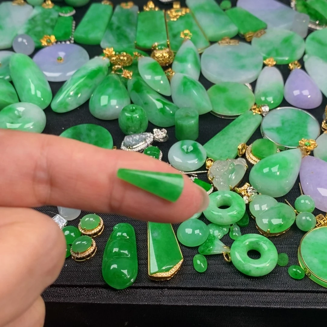 翡翠未镶嵌颈饰翡翠